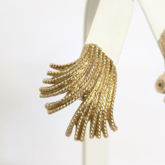 Vintage Monet Mirador Tassle Waterfall Rope Gold Tone Clip-on Earrings Signed - Picture 3 of 10